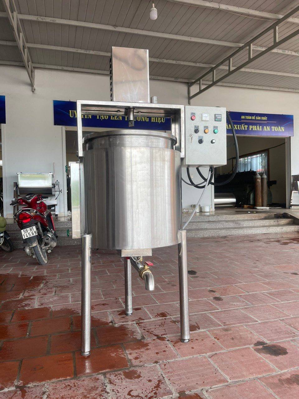 noi-nau-co-canh-khuay-inox-150l